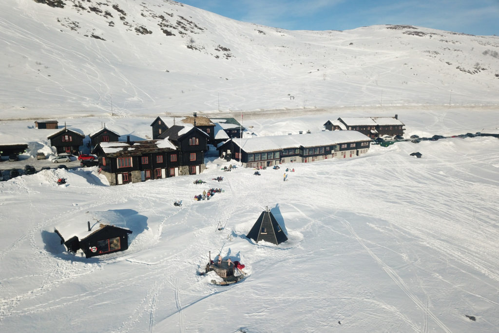 dronebilde over haukeliseter fjellstue
